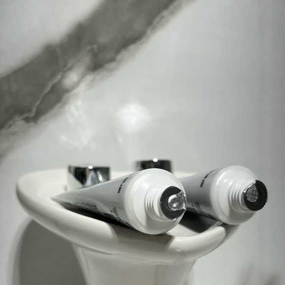 GLAMGLOW® SUPERMUD Clearing Charcoal Instant Treatment Mask - Picture 3 of 3